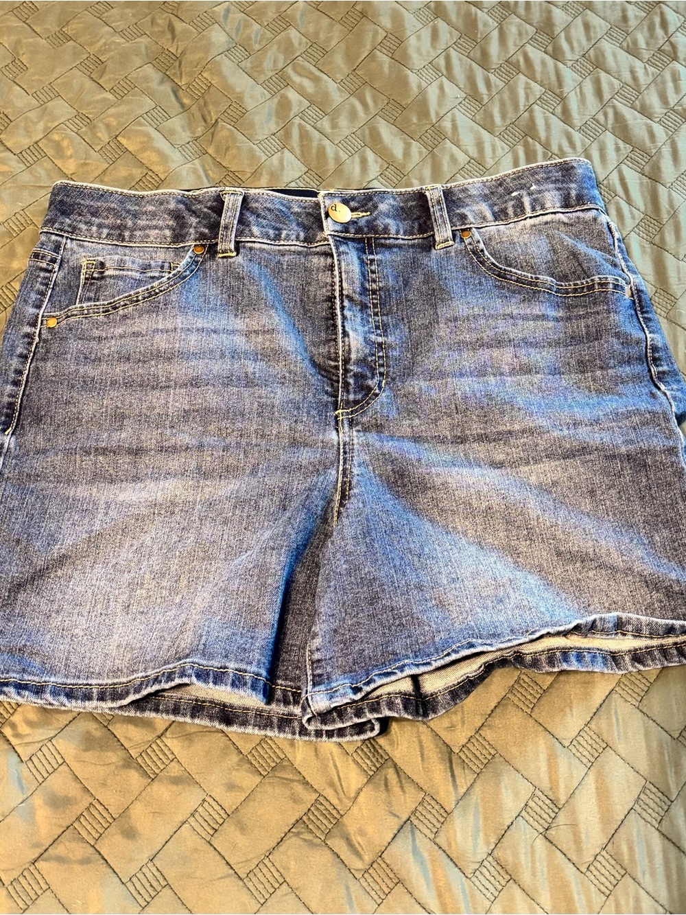 D. Jeans Women’s Demin Shorts, Size 12